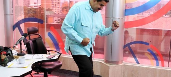 Maduro bailó salsa en su primer programa